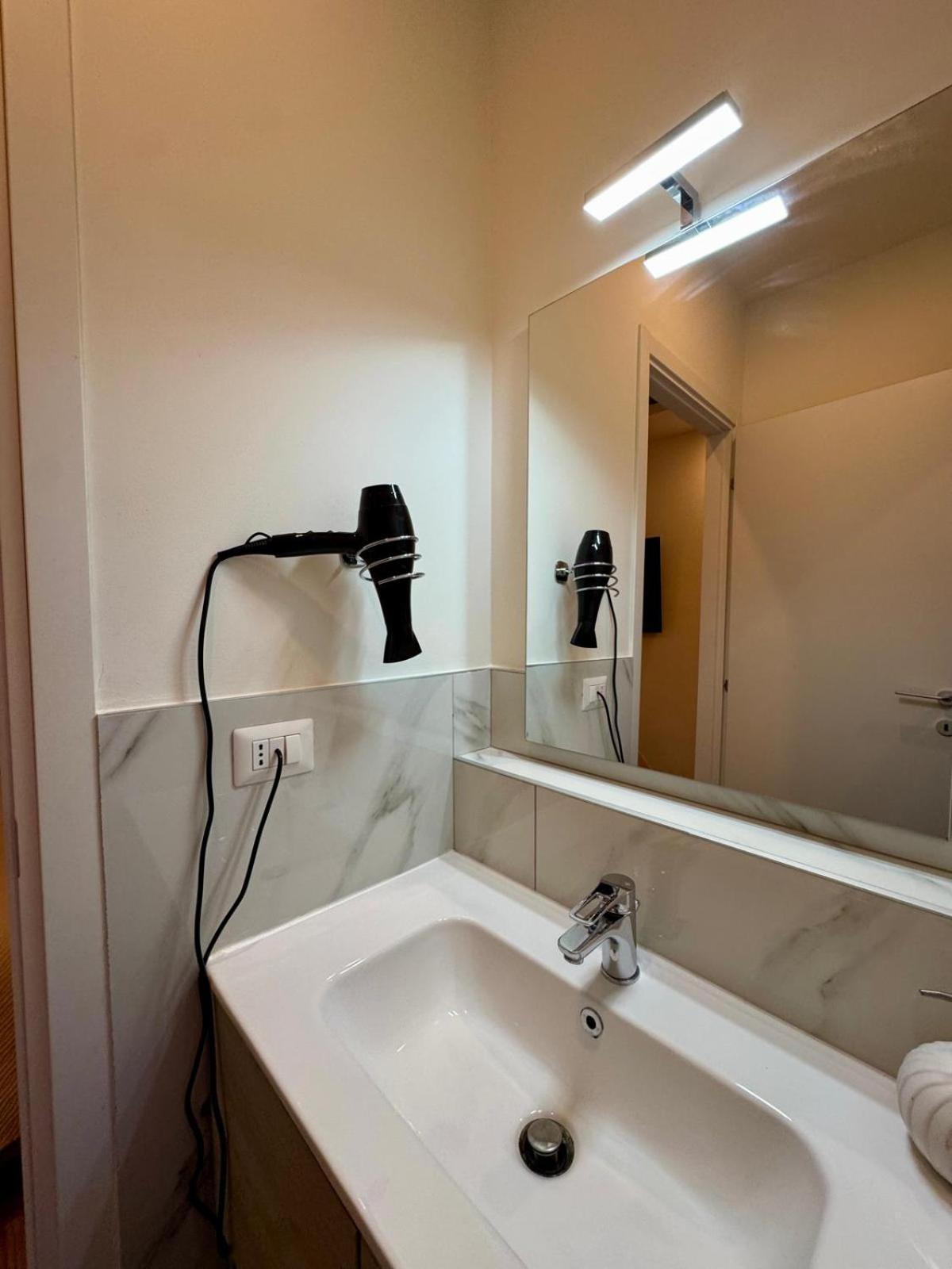 Confortable Room - 5, Milan